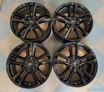 nová originální alu Hyundai 17", rozteč 5x114,3 - 4