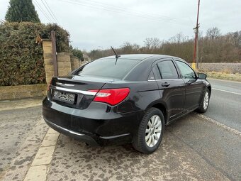 Chrysler 200 2,4L DOHC VVT Touring 2012 - 4