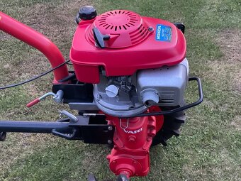 Prodám malotraktor VARI HONDA - 4