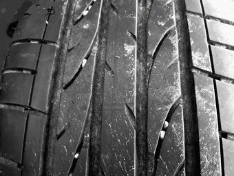 Sada nebo 2ks letních pneu 215/65 R17: - 4