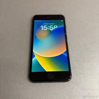 iPhone 8 Plus 64GB, pěkný stav, 12 měsíců záruka - 4