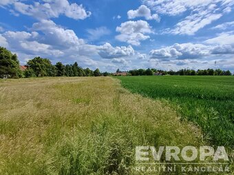 Prodej pozemku s rozlohou 1073 m2, Okrouhlo, okres Praha-záp - 4