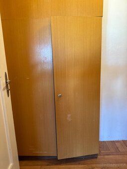 Darujeme skříň a dvě skříňky zdarma - 4