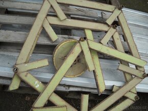 E 512-517 boční plechy žací lišty - 4