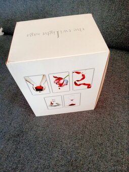 Twilight sága v boxu v angličtině - 4