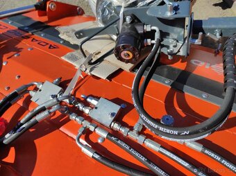 Hydraulický rotační zametač se sběrným košem + boční kartáč - 4