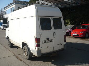 Nissan Trade 3.0 D - 4
