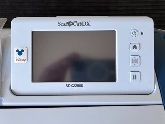 Brother ScanNCut SDX2250D + Cricut EasyPress 2 - 4
