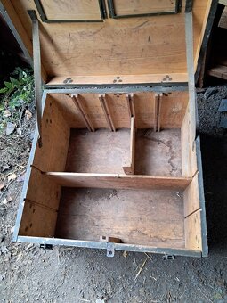 Vojenská bedna - 69x66cm, výška 48cm, dřevěná okovaná - 4