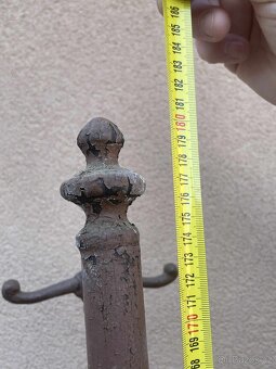 Kovový věšák - 4