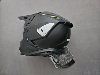 Helma UFO ECHUS velikost L - 4