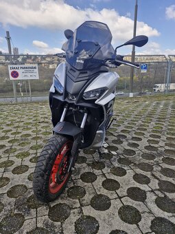 Aprilia SR GT 200 - 4
