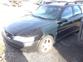 Opel Vectra B Combi 1,6 16V 74kW Ecotec 1999 - díly - 4