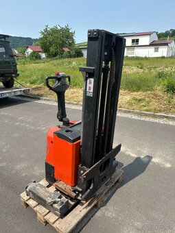 Ručně vedený vysokozdvižný vozík BT SWE 120S - 4