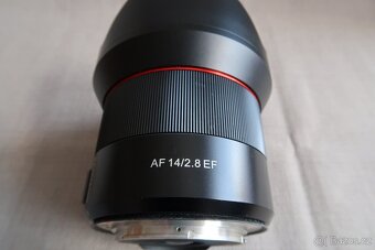 Samyang AF 14/2,8 EF pro Canon - 4