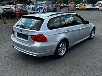 BMW E91 318D touring 105kw, r.2010, automat, klima - 4