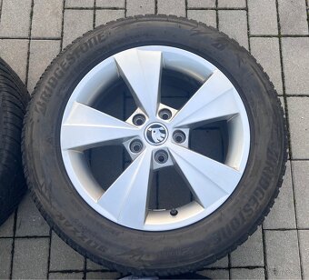 Octavia - 16" Velorum + zimní 205/60 Bridgestone - 4