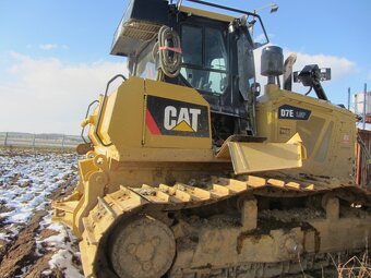 Pásový dozer CAT D7E - 4
