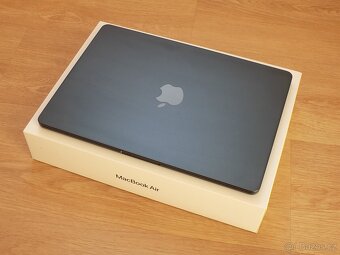 APPLE MacBook Air 13,6" (2022) / M2 / 8GB RAM / 256GB / CZ - 4