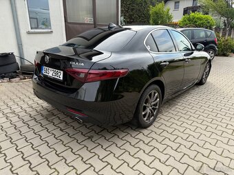 Alfa Romeo Giulia - 4