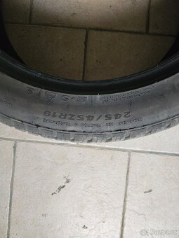 Pneu 245/45R19 - 4