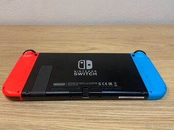 🎮 Nintendo Switch – klasická verze + pouzdro - 4