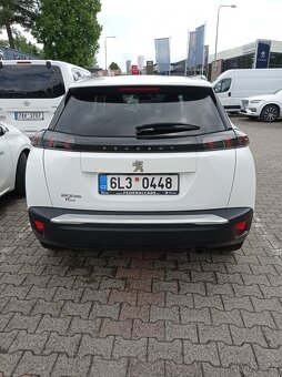 Prodám Peugeot 2008 1,2 r. v. 6/2021, benzín, manual - 4