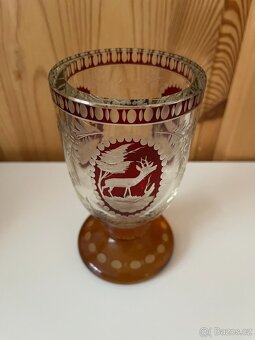 Nádherný starožitný pohár s mysliveckým motivem - 4