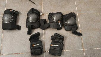 Kolečkové  brusle + Chrániče - 4