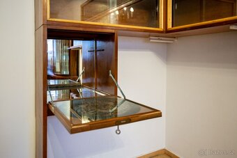 Rohová knihovna s barem - 4