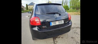 Auris Toyota 1.6 benzin černý - 4