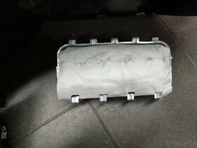 Ford ekosport - palubní deska s airbagy a pásy - 4