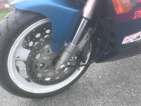 Yamaha YZF 750R - 4