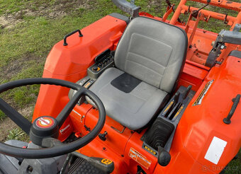 Traktor Hinomoto NX240 - 4