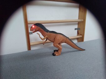 Dinosaurus RC na dálkové ovládání 47 cm - 4