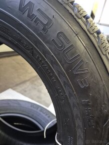 112. 2 kusy nepoužité zimní pneumatiky Nokian 235/60/16 - 4