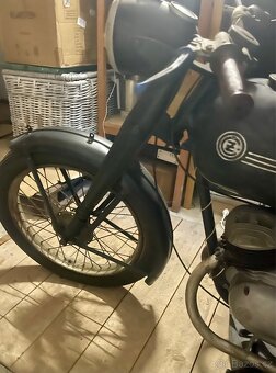 ČZ 125 motorka veterán - 4