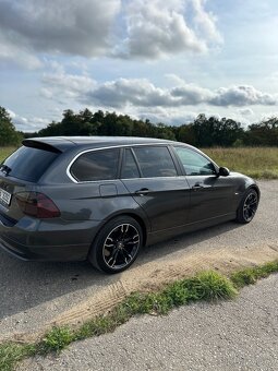 BMW e91 najeto 195xxx  330xd - 4