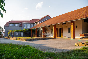 Prodej zemědělské usedlosti s pozemky a penzionem - 4