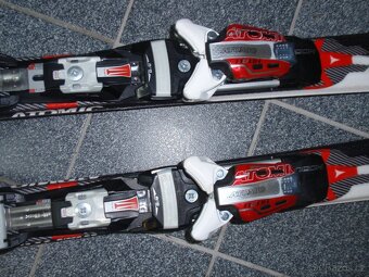 NASERVISOVANÉ LYŽE CARVY 149 CM ATOMIC RACE SL 11 - 4