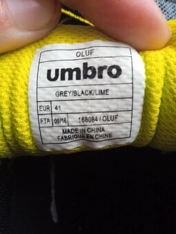 Klučíčí botasky zn. Umbro vel. 41 - 4