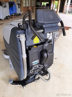 Podlahový mycí stroj Nilfisk BA 650 s vlast.pojezdem - 4