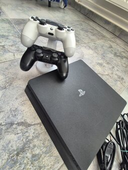 PS4 Slim - 4
