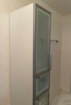 Koupelnova prosklena skrin - 4