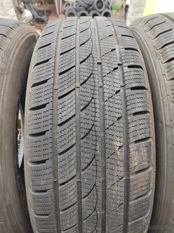 Prodám zimní pneu 245/70/16 Trocmax Ice plus 107 H - 4
