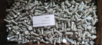 Velký výběr spojovacího materiálu (šrouby různé),podložky - 4