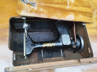 Šicí stroj LADA 121 - 4