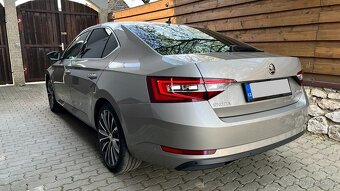 Superb 3,140 kw,Dsg,ACC,DCC,L&K,Kessy,servisní kniha,Carplay - 4