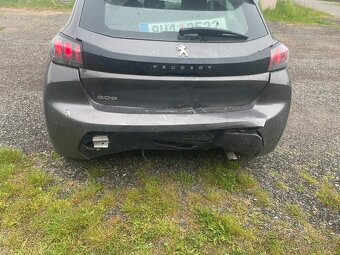 Peugeot 208 - 4