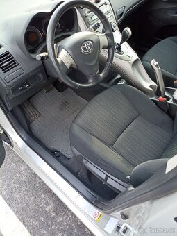 Auris. 94000km. Automatická prevodovka - 4